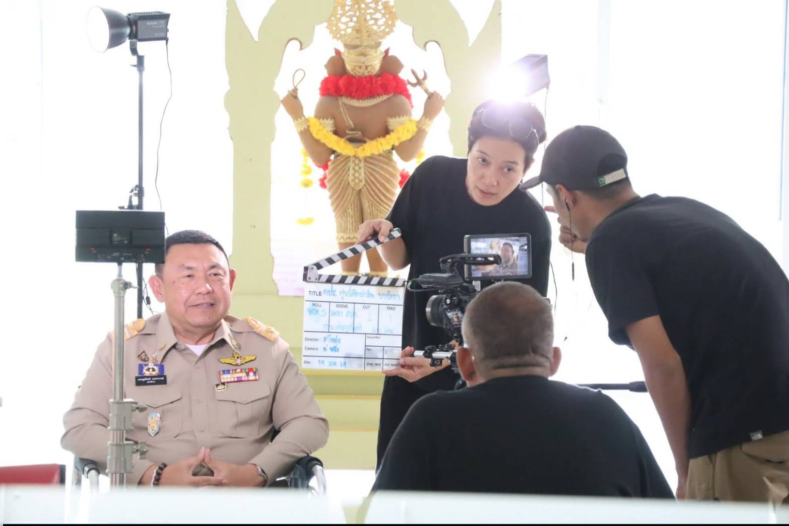 title - เลขาธิการ ส.ป.ก. บันทึกเทปให้สัมภาษณ์กิจกรรมการดำเนินงานผลสำเร็จของศูนย์ศิลปาชีพบางไทรฯ ณ ศูนย์ส่งเสริมและพัฒนาอาชีพเสริมนอกภาคการเกษตร